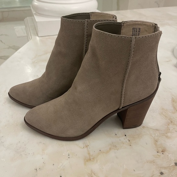 NWT ❤️ suede booties ~ BP ~ size 10 (run small, more like a 9) ~ light brown - Picture 1 of 4